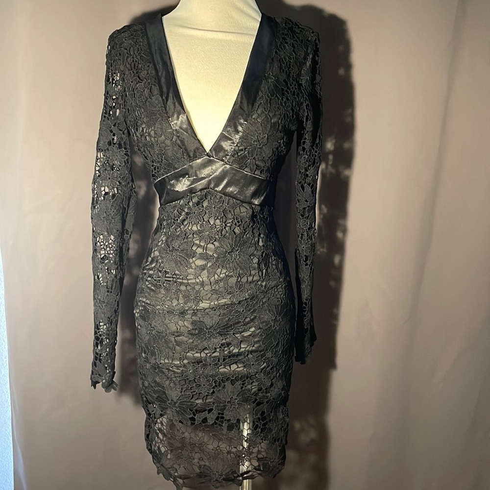 NWT black l/s open back midi dress